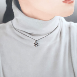 ＊キラキラ銀色に輝く雪の結晶のネックレス＊シルバー925 2枚目の画像