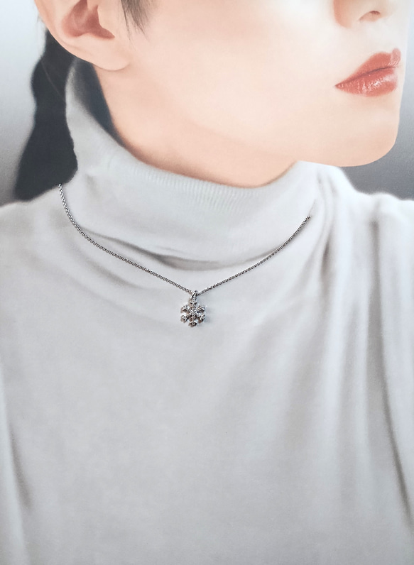 ＊キラキラ銀色に輝く雪の結晶のネックレス＊シルバー925 2枚目の画像