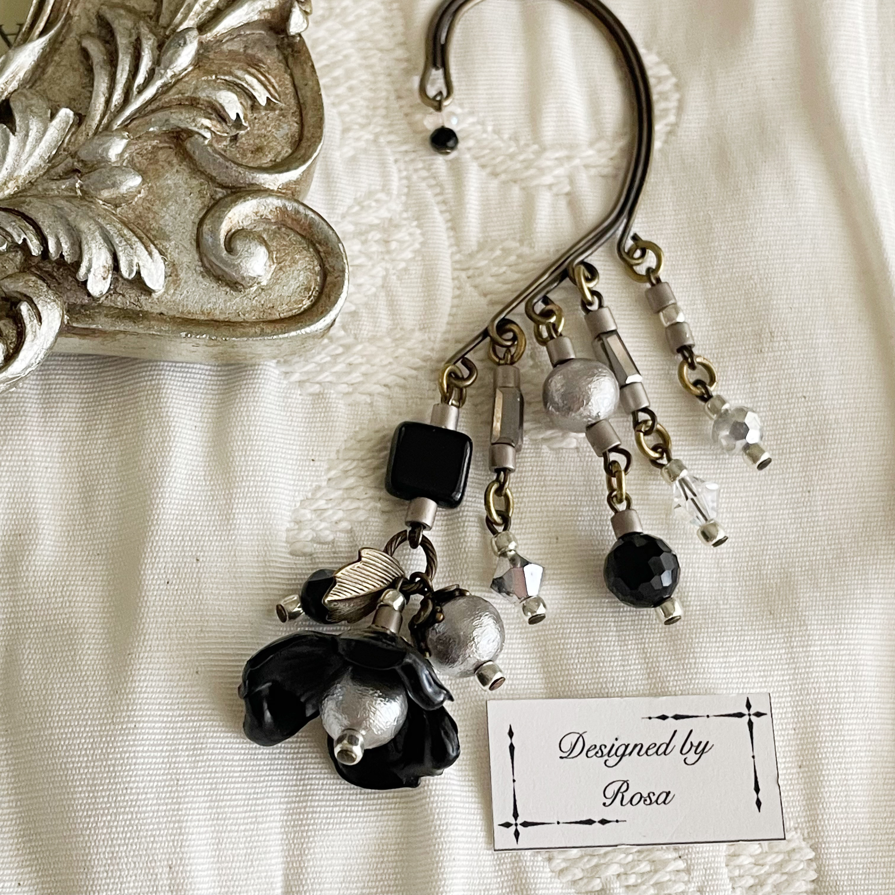 白鳥の湖✴︎黒鳥オディール姫のイヤーフック　中丈デザイン