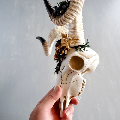 Botanical Bone 羊スカル × アーティフィシャルフラワー 壁掛け