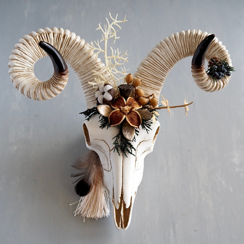 アンティークイタリア ブラットレース刺繍マット 神話の人物と男鹿と鳥 森林 古典 Botanical Bone 羊スカル × アーティフィシャルフラワー 壁掛け