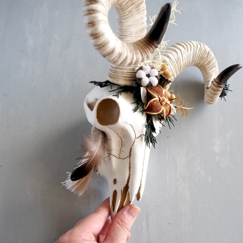 Botanical Bone 羊スカル × アーティフィシャルフラワー 壁掛け