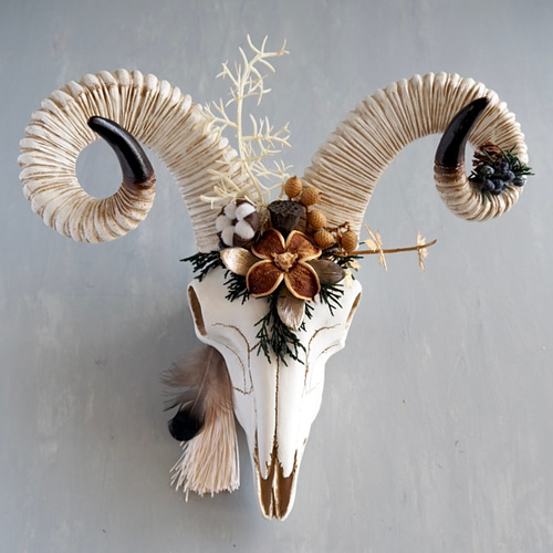 Botanical Bone 羊スカル × アーティフィシャルフラワー 壁掛け