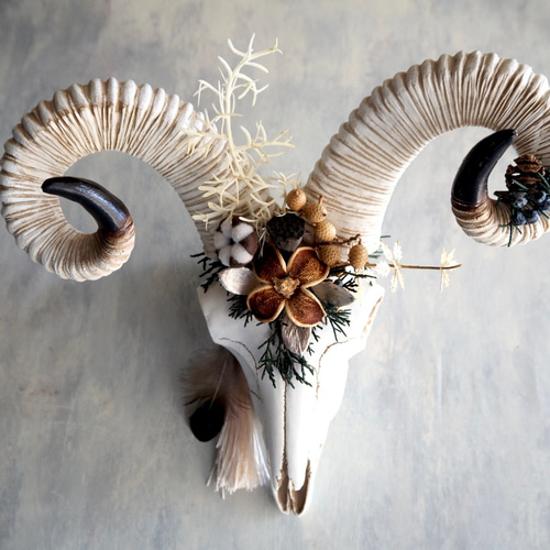 Botanical Bone 羊スカル × アーティフィシャルフラワー 壁掛け