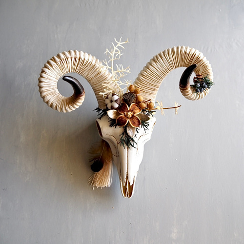 Botanical Bone 羊スカル × アーティフィシャルフラワー 壁掛け