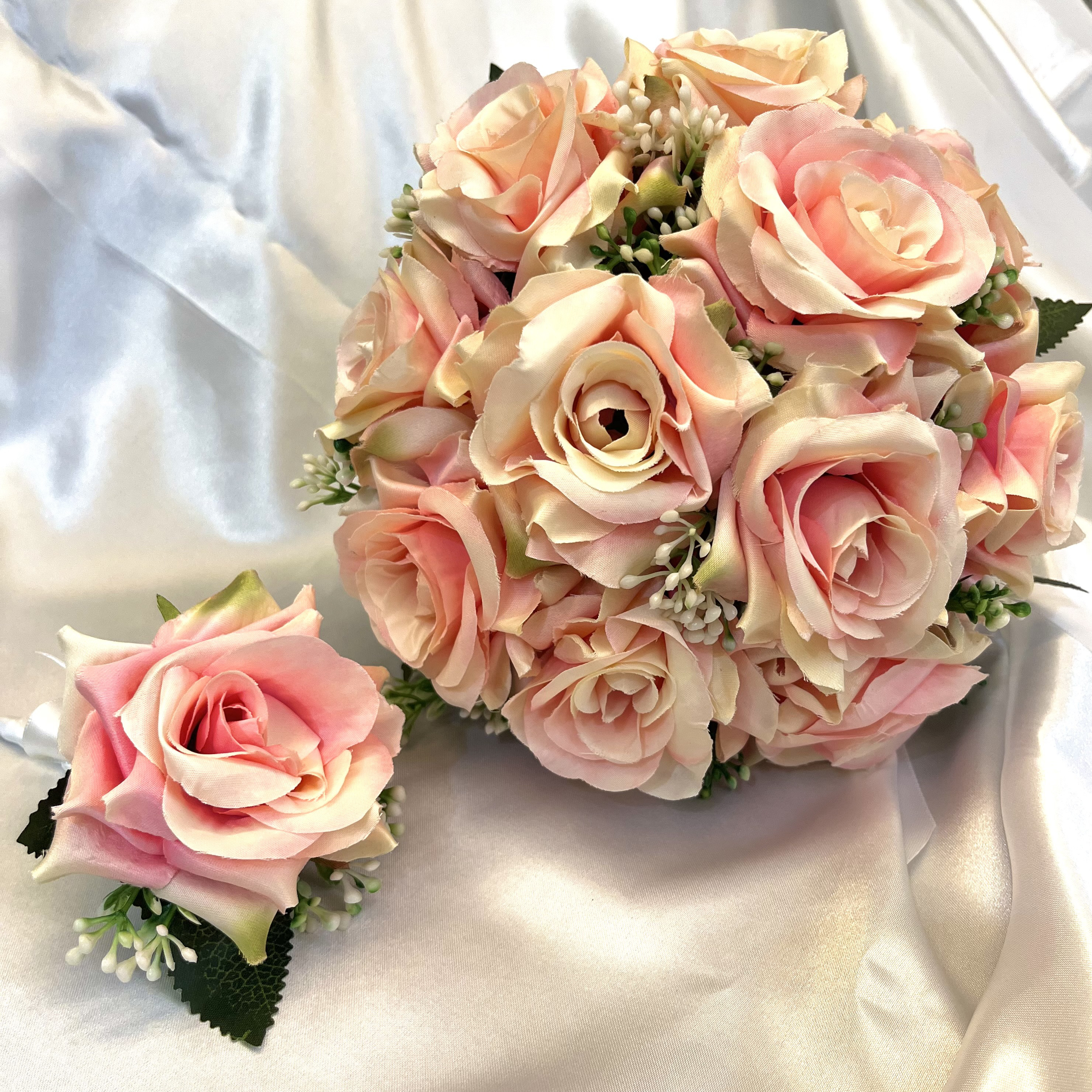 ♦︎送料無料♦︎アーティフィシャルフラワー　ブーケ　ブートニア付き