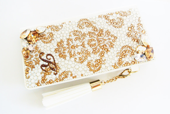 手帳型iPhone17proスワロフスキー ダマスクビ ジューゴールドデコレーションスマホケース 4枚目の画像