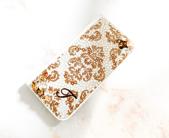 手帳型iPhone17proスワロフスキー ダマスクビ ジューゴールドデコレーションスマホケース 3枚目の画像