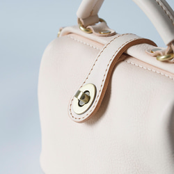 【柔らかいヌメ革】フラットタイプのがま口バッグ 手作りのレザーショルダーバッグ　2WAY 中型鞄 8枚目の画像