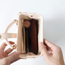 【柔らかいヌメ革】フラットタイプのがま口バッグ 手作りのレザーショルダーバッグ　2WAY 中型鞄 15枚目の画像