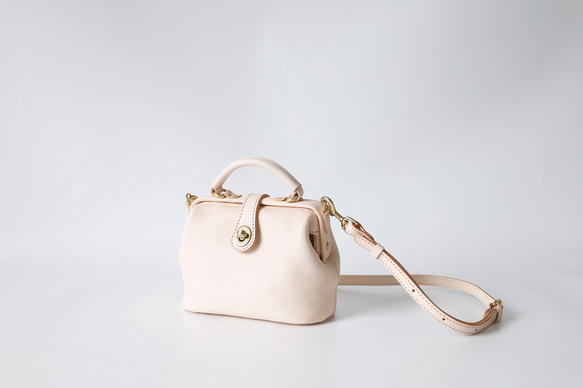 【柔らかいヌメ革】フラットタイプのがま口バッグ 手作りのレザーショルダーバッグ　2WAY 中型鞄 16枚目の画像