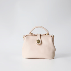 【柔らかいヌメ革】フラットタイプのがま口バッグ 手作りのレザーショルダーバッグ　2WAY 中型鞄 2枚目の画像