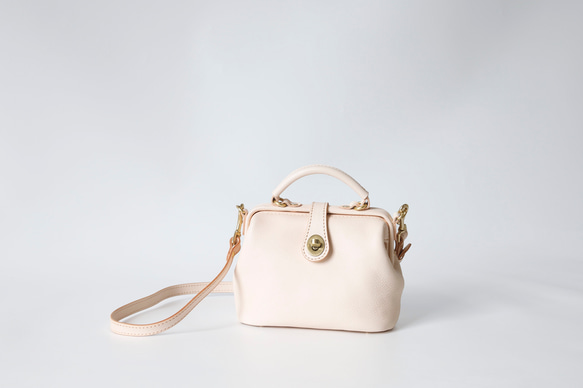 【柔らかいヌメ革】フラットタイプのがま口バッグ 手作りのレザーショルダーバッグ　2WAY 中型鞄 17枚目の画像