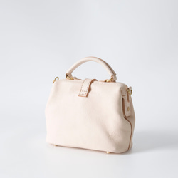 【柔らかいヌメ革】フラットタイプのがま口バッグ 手作りのレザーショルダーバッグ　2WAY 中型鞄 3枚目の画像