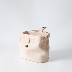 【柔らかいヌメ革】フラットタイプのがま口バッグ 手作りのレザーショルダーバッグ　2WAY 中型鞄 11枚目の画像