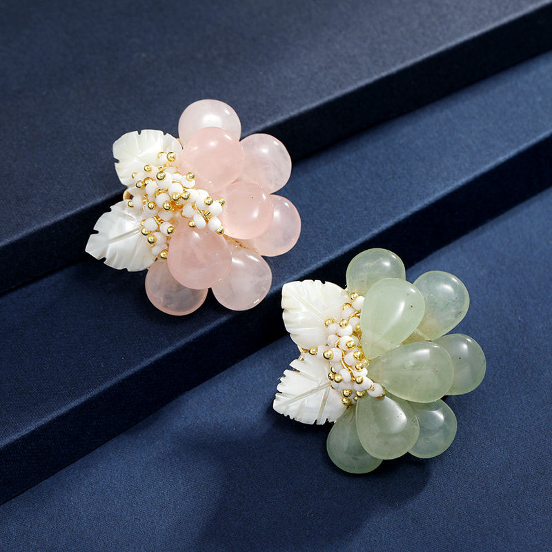 きらめく天然蝶貝 × 天然石 手作り花ブローチ ピンク / ミントグリーン 2 タイプ エレガントアクセサリー