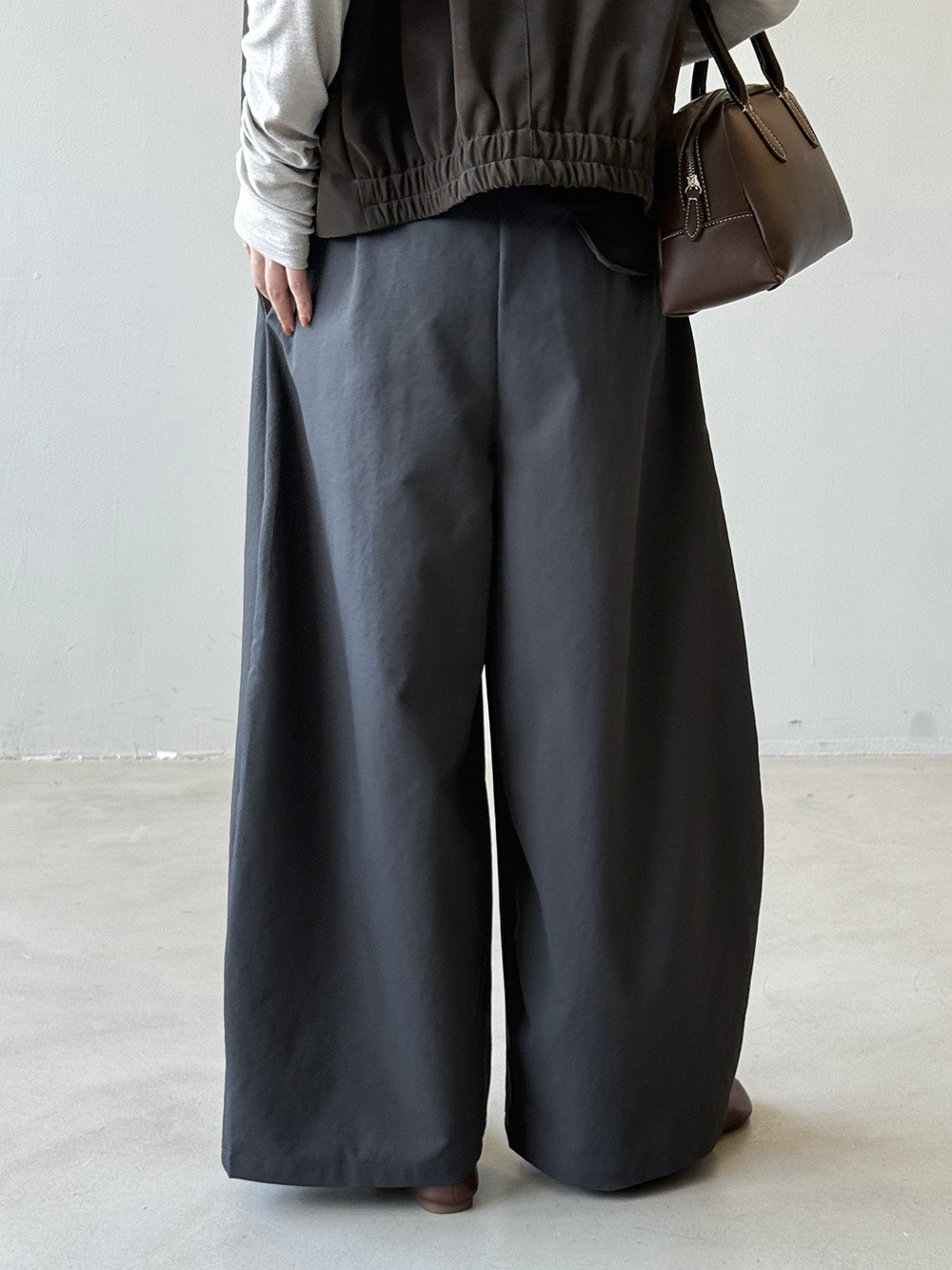 秋新作レディースルーズストレートワイドレッグ鎌型パンツ【返品・交換可】品質最優先25-332