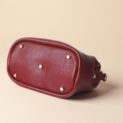 【柔らかいヌメ革】フラットタイプのがま口バッグ 手作りのレザーショルダーバッグ　2WAY 中型鞄 5枚目の画像