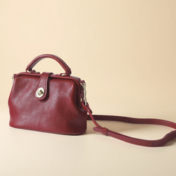 【柔らかいヌメ革】フラットタイプのがま口バッグ 手作りのレザーショルダーバッグ　2WAY 中型鞄 12枚目の画像