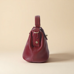 【柔らかいヌメ革】フラットタイプのがま口バッグ 手作りのレザーショルダーバッグ　2WAY 中型鞄 3枚目の画像