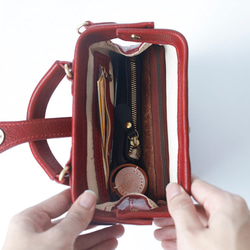 【柔らかいヌメ革】フラットタイプのがま口バッグ 手作りのレザーショルダーバッグ　2WAY 中型鞄 16枚目の画像