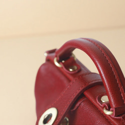 【柔らかいヌメ革】フラットタイプのがま口バッグ 手作りのレザーショルダーバッグ　2WAY 中型鞄 7枚目の画像