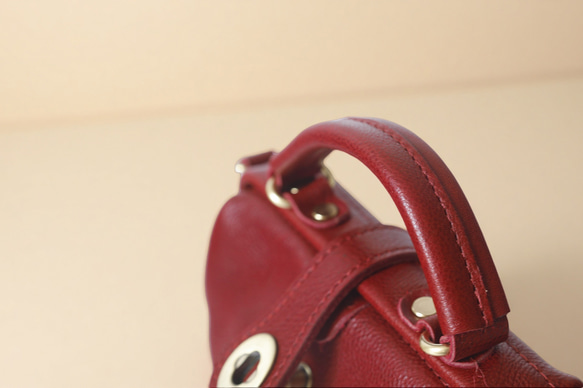 【柔らかいヌメ革】フラットタイプのがま口バッグ 手作りのレザーショルダーバッグ　2WAY 中型鞄 7枚目の画像