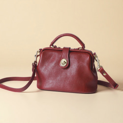 【柔らかいヌメ革】フラットタイプのがま口バッグ 手作りのレザーショルダーバッグ　2WAY 中型鞄 14枚目の画像