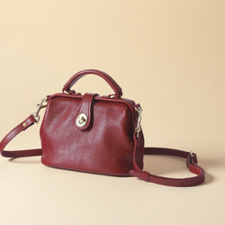 【柔らかいヌメ革】フラットタイプのがま口バッグ 手作りのレザーショルダーバッグ　2WAY 中型鞄 13枚目の画像