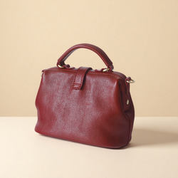 【柔らかいヌメ革】フラットタイプのがま口バッグ 手作りのレザーショルダーバッグ　2WAY 中型鞄 11枚目の画像