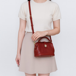 【柔らかいヌメ革】フラットタイプのがま口バッグ 手作りのレザーショルダーバッグ　2WAY 中型鞄 4枚目の画像