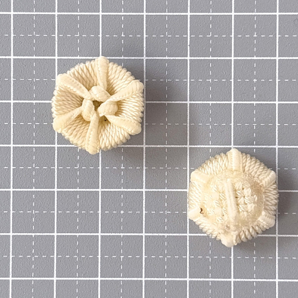 ボタン レトロ 六角形 色褪せアリ  紐 オフホワイト 21mm 6個セット eu-110 3枚目の画像