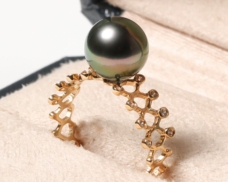 ルミナ 18K ゴールド 中空デザイン 9-10mm 天然タヒチ黒蝶真珠リング ピーコックグリーン ラウンド型 明るい フローレ