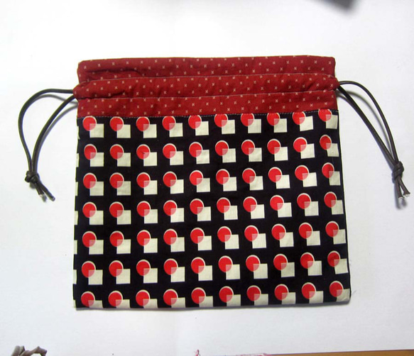 米国生地　チェリードットの大人可愛い巾着ポーチ　コスメ入れ　 2枚目の画像