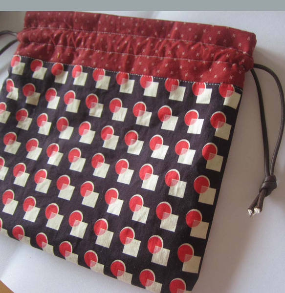 米国生地　チェリードットの大人可愛い巾着ポーチ　コスメ入れ　 3枚目の画像