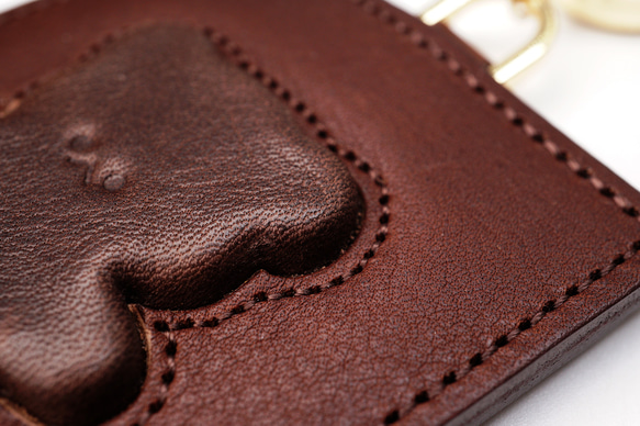 くまちゃんブラウニーパスケース（本革製）／お菓子な革小物 10枚目の画像