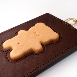 くまちゃんブラウニーパスケース（本革製）／お菓子な革小物 4枚目の画像
