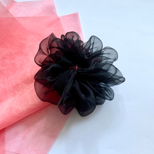 日本製スパークオーガンジーシュシュ ブラック キラキラ 大きめ 14cm