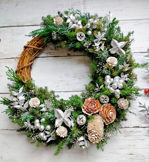 【期間限定価格】『特集掲載作品』シックな大人色リース＊森の香り・ヒムロスギとシルバーリーフのリース＊ずっと飾れるリース 1枚目の画像