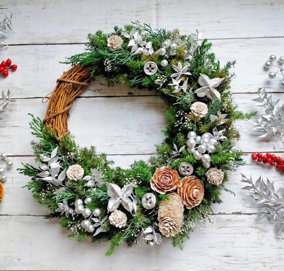 【期間限定価格】『特集掲載作品』シックな大人色リース＊森の香り・ヒムロスギとシルバーリーフのリース＊ずっと飾れるリース 6枚目の画像