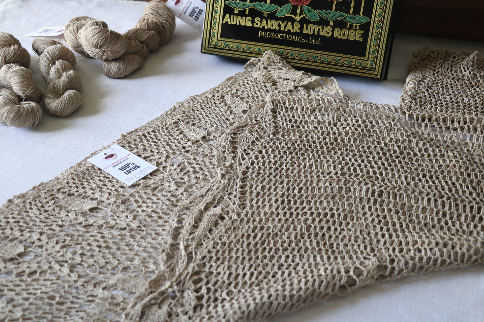 100%蓮糸の手編みレース(ストール)