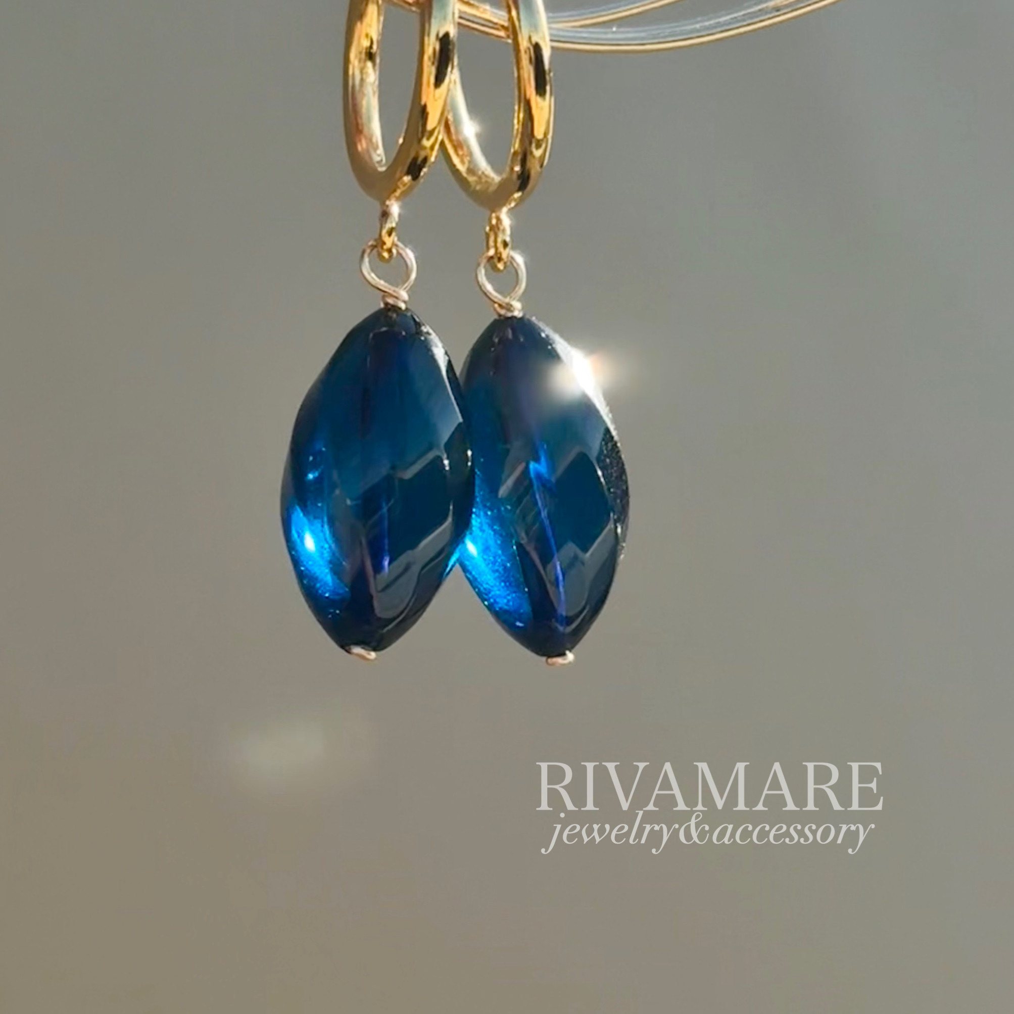 ミッドナイトブルーアンバー サファイアブルーアンバー バルト海産 天然琥珀 リトアニア伝統技法 ピアス イヤリング変更可