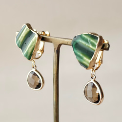 織部焼　金継ぎ　ネジバネ式イヤリング　深い緑　茶色　揺れる　伝統工芸　＃336 2枚目の画像