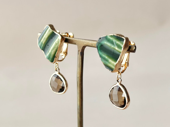 織部焼　金継ぎ　ネジバネ式イヤリング　深い緑　茶色　揺れる　伝統工芸　＃336 2枚目の画像