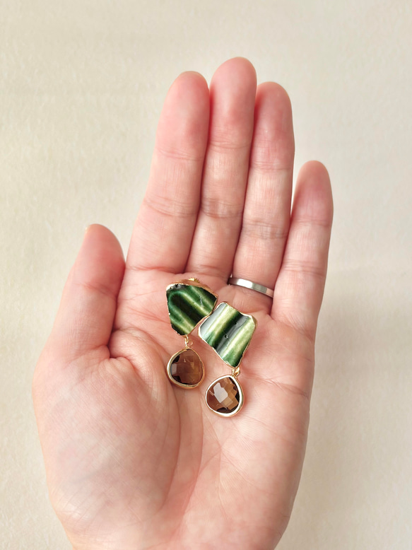 織部焼　金継ぎ　ネジバネ式イヤリング　深い緑　茶色　揺れる　伝統工芸　＃336 6枚目の画像