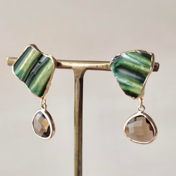 織部焼　金継ぎ　ネジバネ式イヤリング　深い緑　茶色　揺れる　伝統工芸　＃336 1枚目の画像