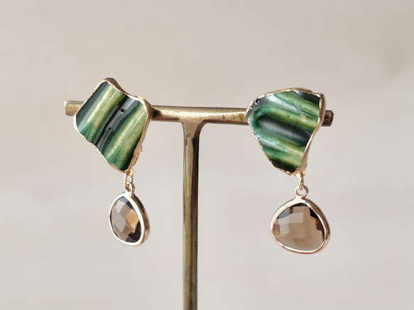 織部焼　金継ぎ　ネジバネ式イヤリング　深い緑　茶色　揺れる　伝統工芸　＃336 1枚目の画像