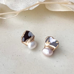 【金具が選べる】京焼　金継ぎ　ピアス　イヤリング　手書き　絵付け　花柄　黒色　淡水パール　天然石　伝統工芸　＃337 1枚目の画像