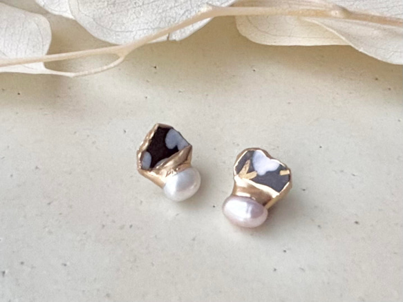 【金具が選べる】京焼　金継ぎ　ピアス　イヤリング　手書き　絵付け　花柄　黒色　淡水パール　天然石　伝統工芸　＃337 1枚目の画像