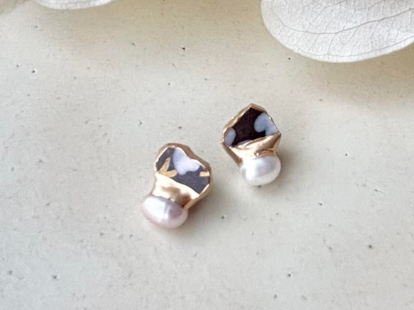 【金具が選べる】京焼　金継ぎ　ピアス　イヤリング　手書き　絵付け　花柄　黒色　淡水パール　天然石　伝統工芸　＃337 2枚目の画像